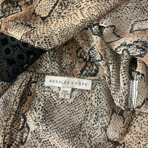 Annalee & Hope / Snake Bell Sleeve Puff Shoulder - Picture 8 of 8